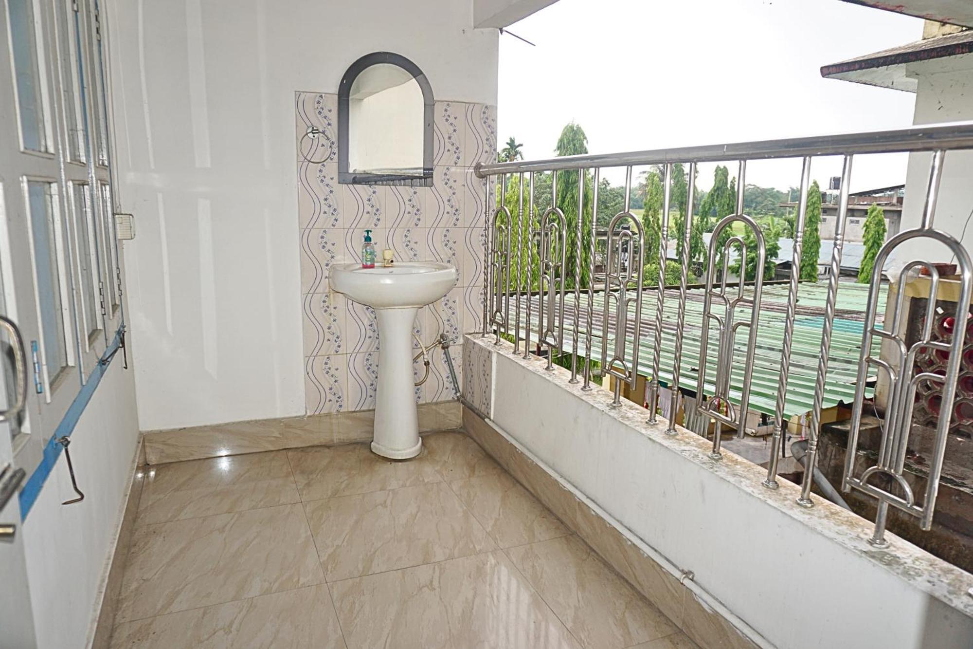 Taj Residency Holiday Homestay -Entire 1Bhk & 2Bhk Private Apartments -Call 767Ooo54Oo Jorhāt 外观 照片